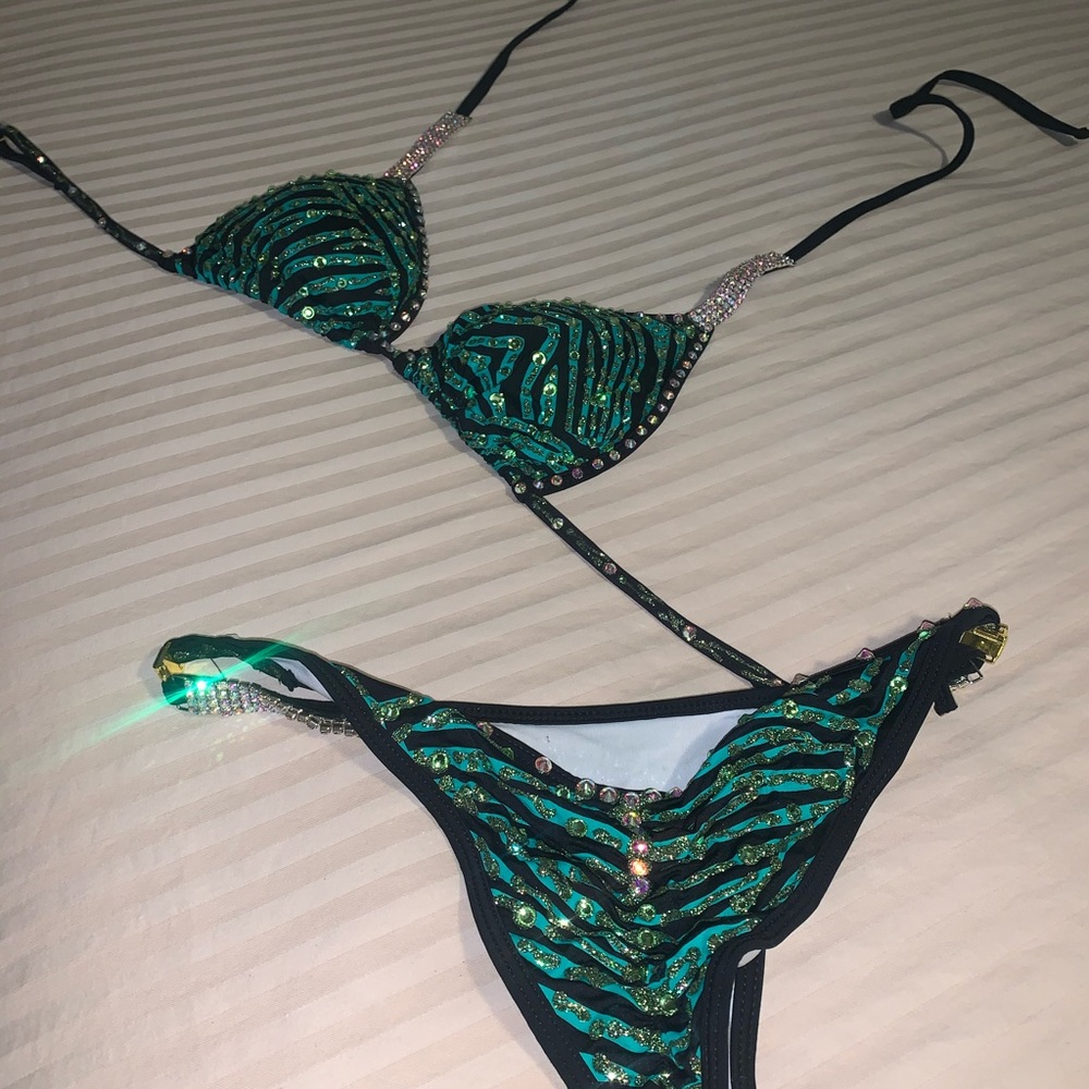 It’s NPC competition season!! Bikini stage suit